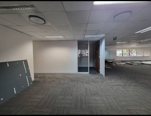 221M² OFFICE TO LET IN WOODMEAD
